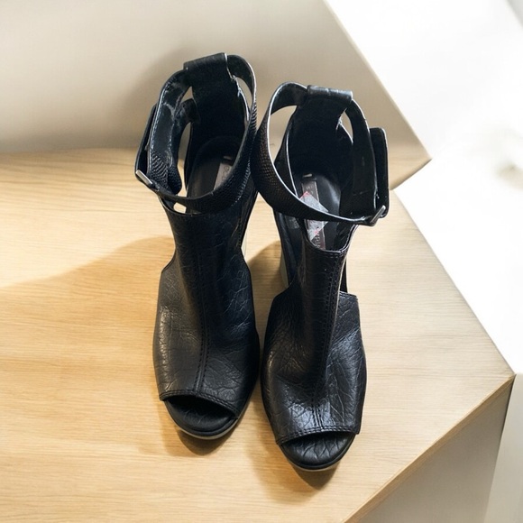 BCBGMaxAzria Black Heeled Boots - Picture 1 of 3